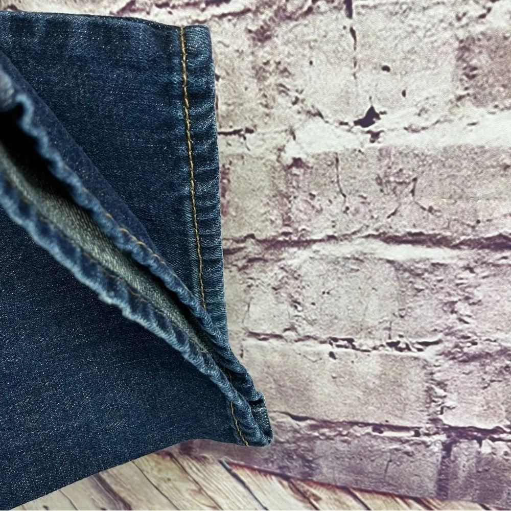 American Eagle Relaxed Straight Medium Wash Denim Jeans
